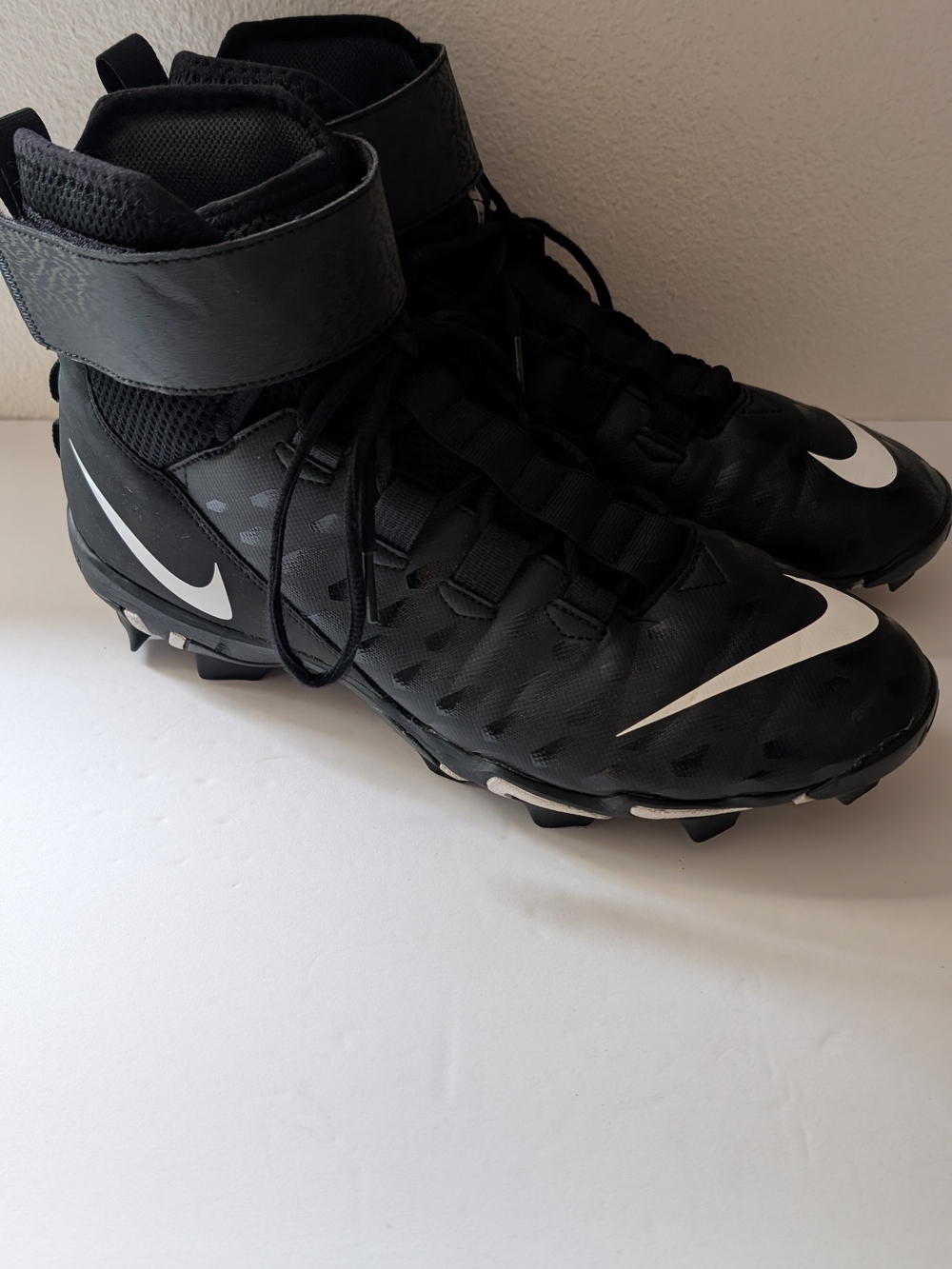Nike Men’s Black Athletic Cleats with White Swoosh